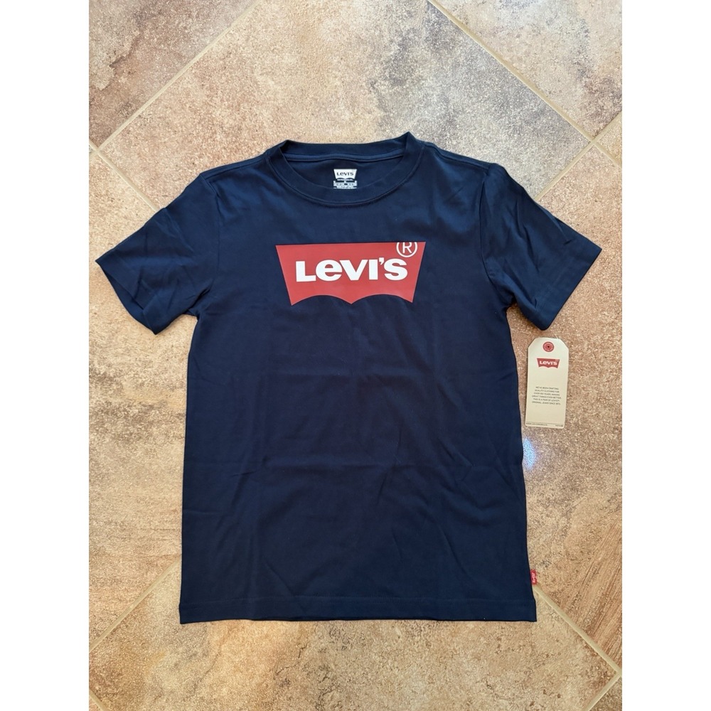 Boys Levi's Navy Short Sleeve Graphic T-Shirt Size Medium NWT Back to School